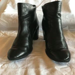 Anne Klein Black leather bootie. Size 6 1/2M